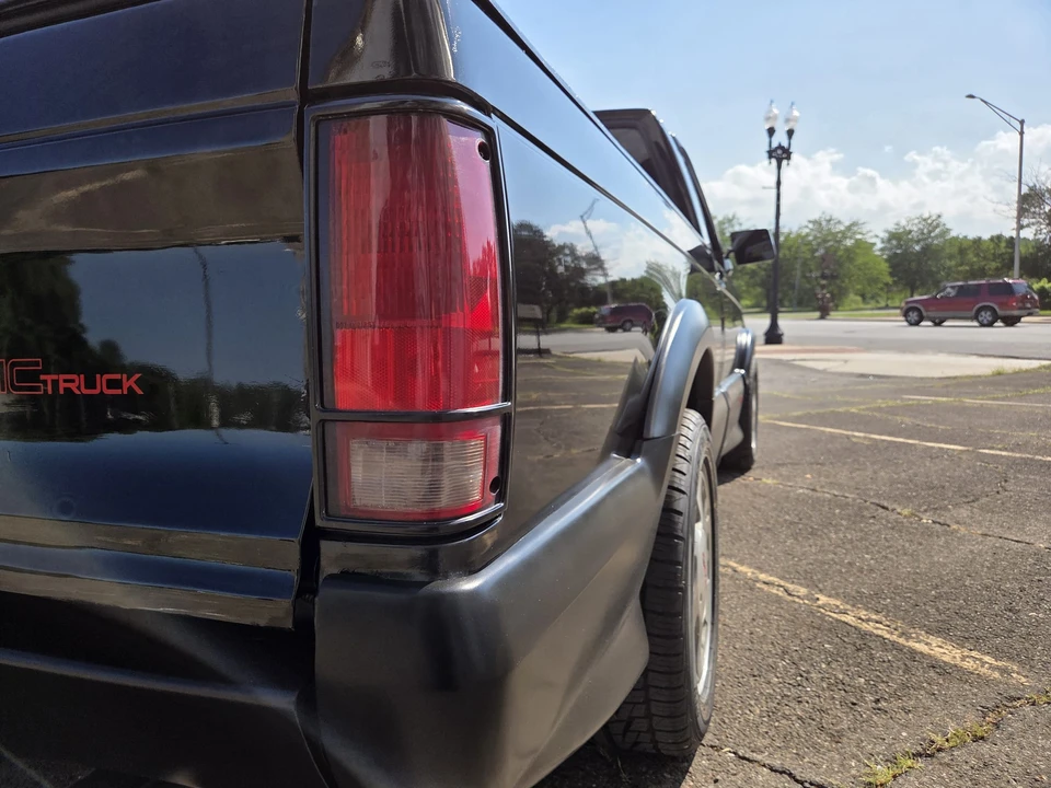 1991 GMC Syclone - Image 26 of 31