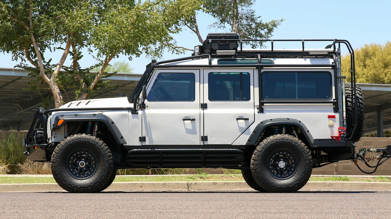 1993 Land Rover Defender 110 - Image 15 of 31