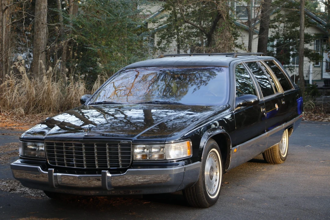 1995 Cadillac Fleetwood - Image 6 of 31