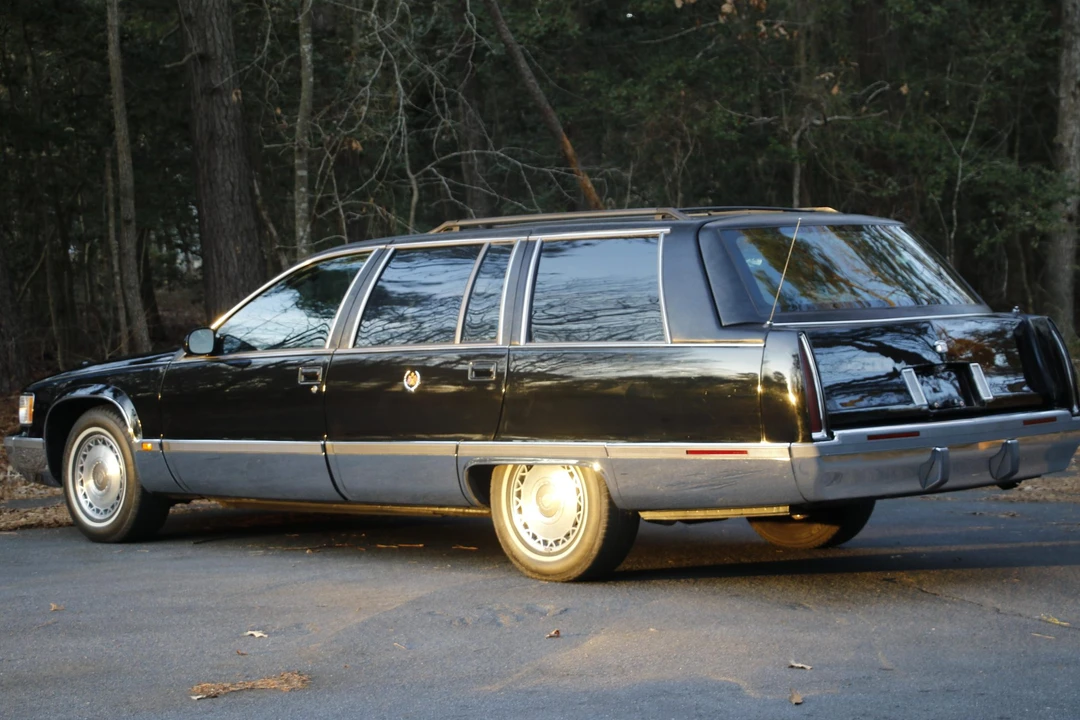 1995 Cadillac Fleetwood - Image 19 of 31