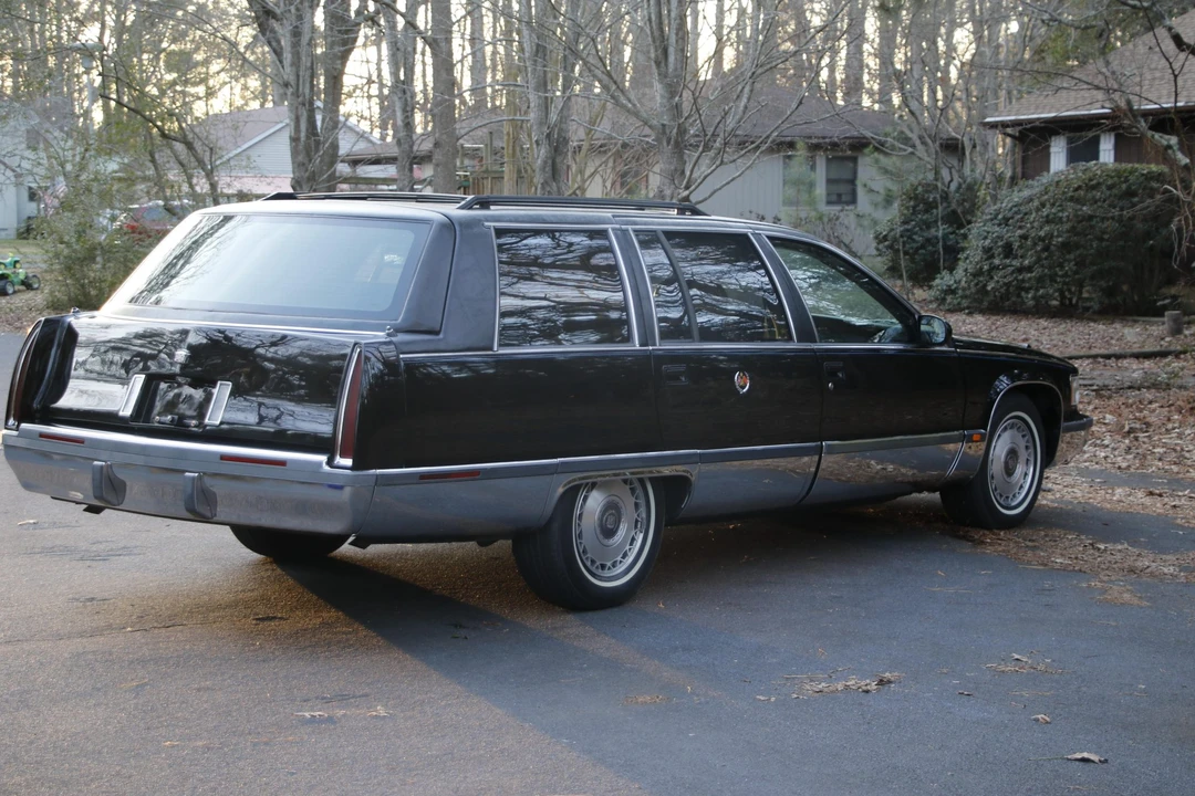 1995 Cadillac Fleetwood - Image 17 of 31