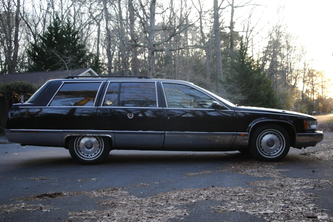 1995 Cadillac Fleetwood - Image 15 of 31