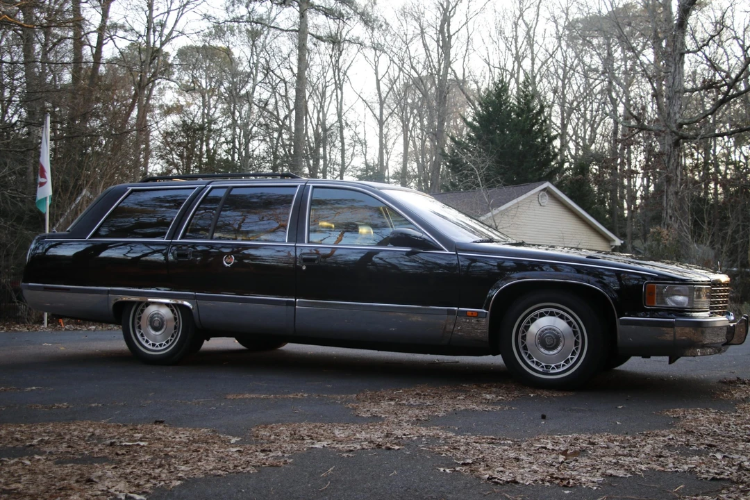 1995 Cadillac Fleetwood - Image 12 of 31