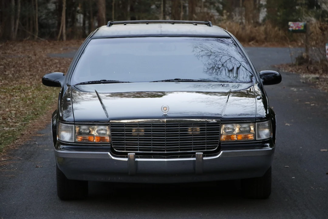 1995 Cadillac Fleetwood - Image 8 of 31