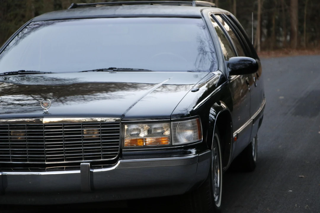 1995 Cadillac Fleetwood - Image 25 of 31