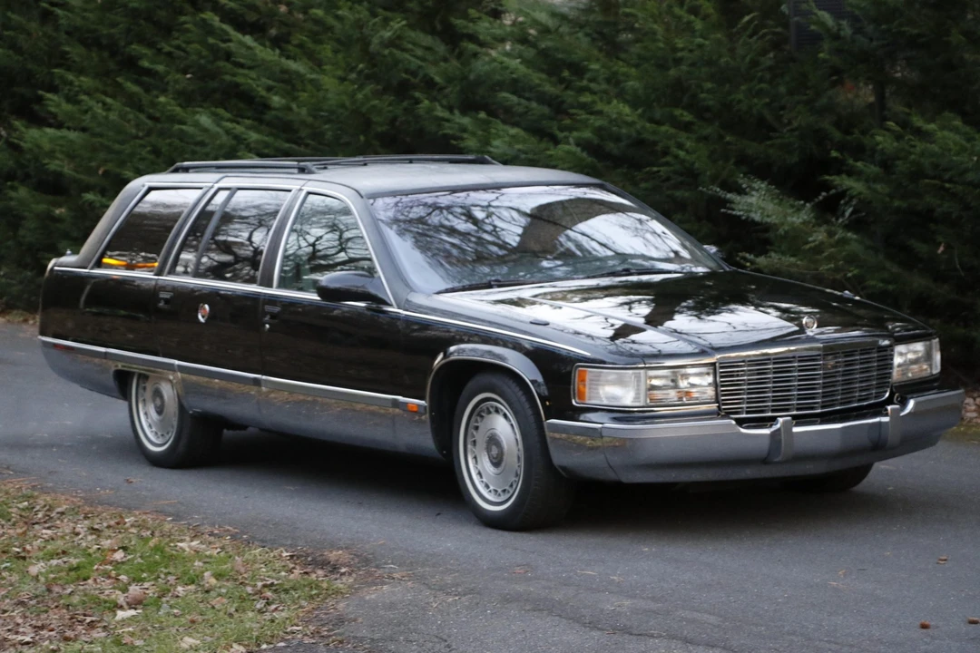 1995 Cadillac Fleetwood - Image 10 of 31