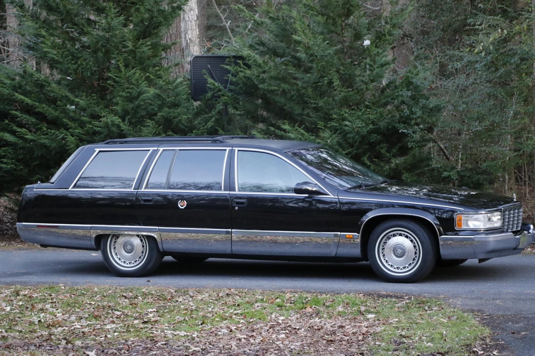 1995 Cadillac Fleetwood - Image 13 of 31