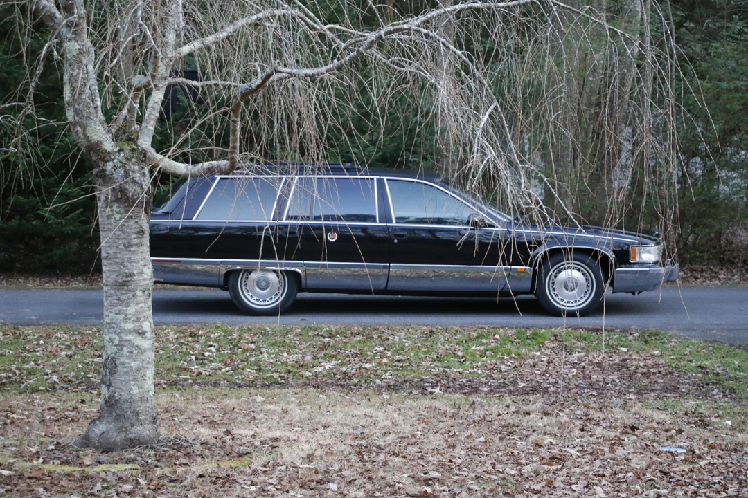 1995 Cadillac Fleetwood - Image 14 of 31