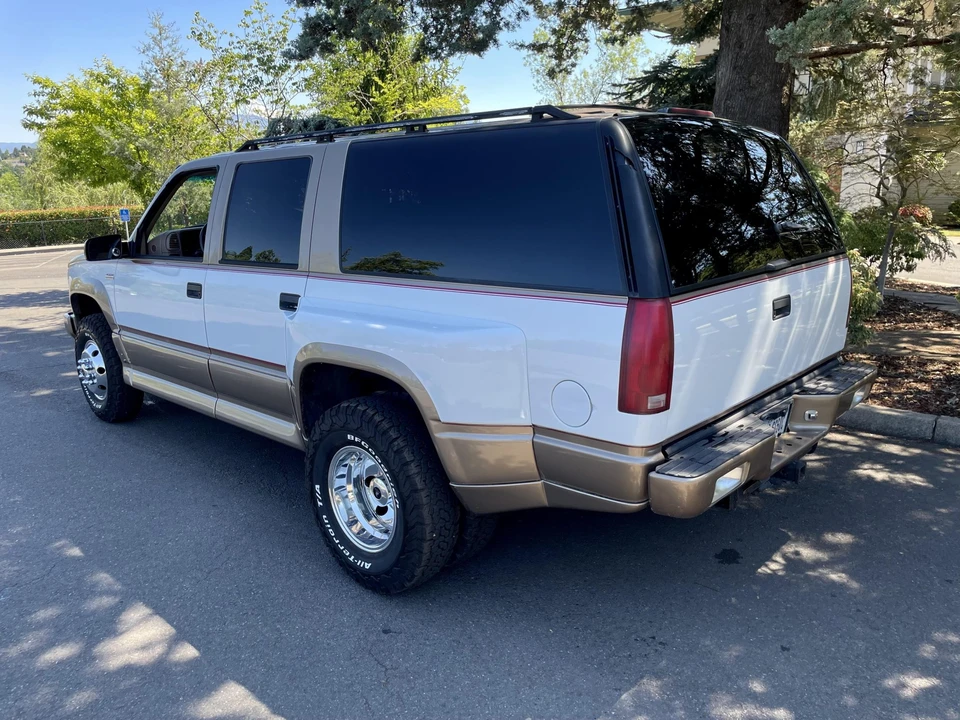 1995 GMC Suburban 8th Gen - Image 11 of 31