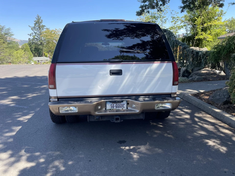 1995 GMC Suburban 8th Gen - Image 12 of 31