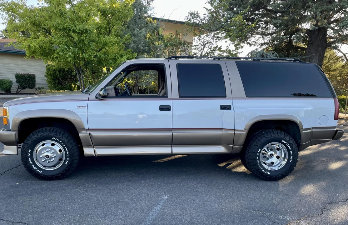 1995 GMC Suburban 8th Gen - Image 7 of 31