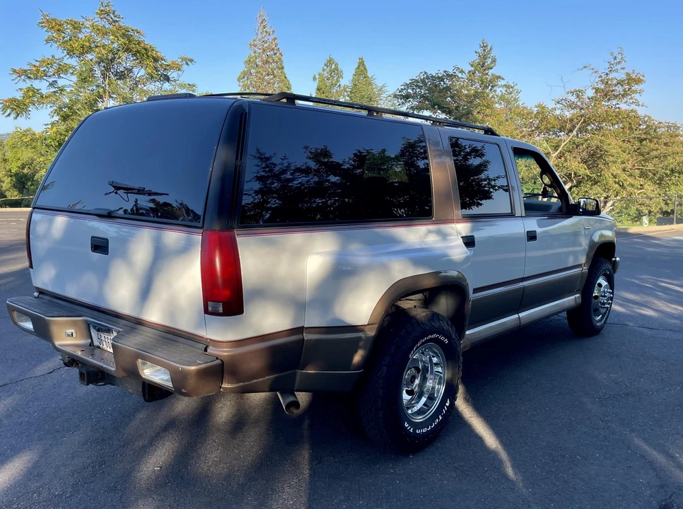 1995 GMC Suburban 8th Gen - Image 14 of 31