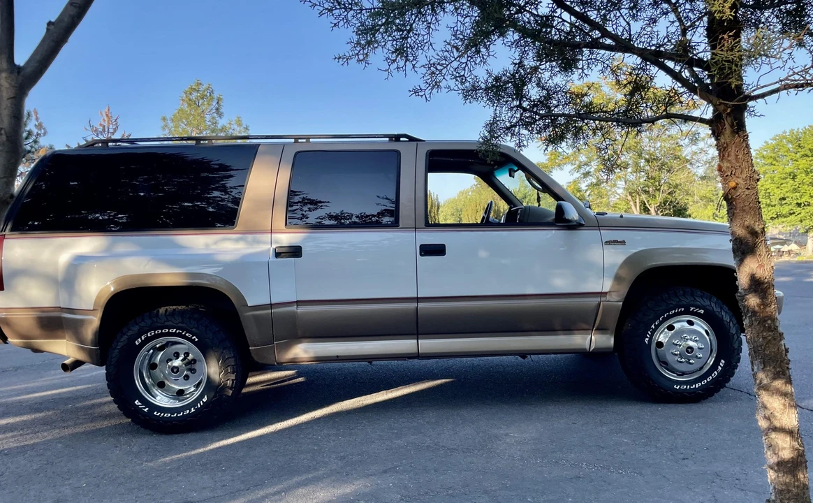 1995 GMC Suburban 8th Gen - Image 17 of 31
