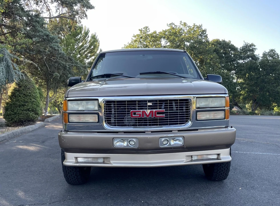 1995 GMC Suburban 8th Gen - Image 4 of 31