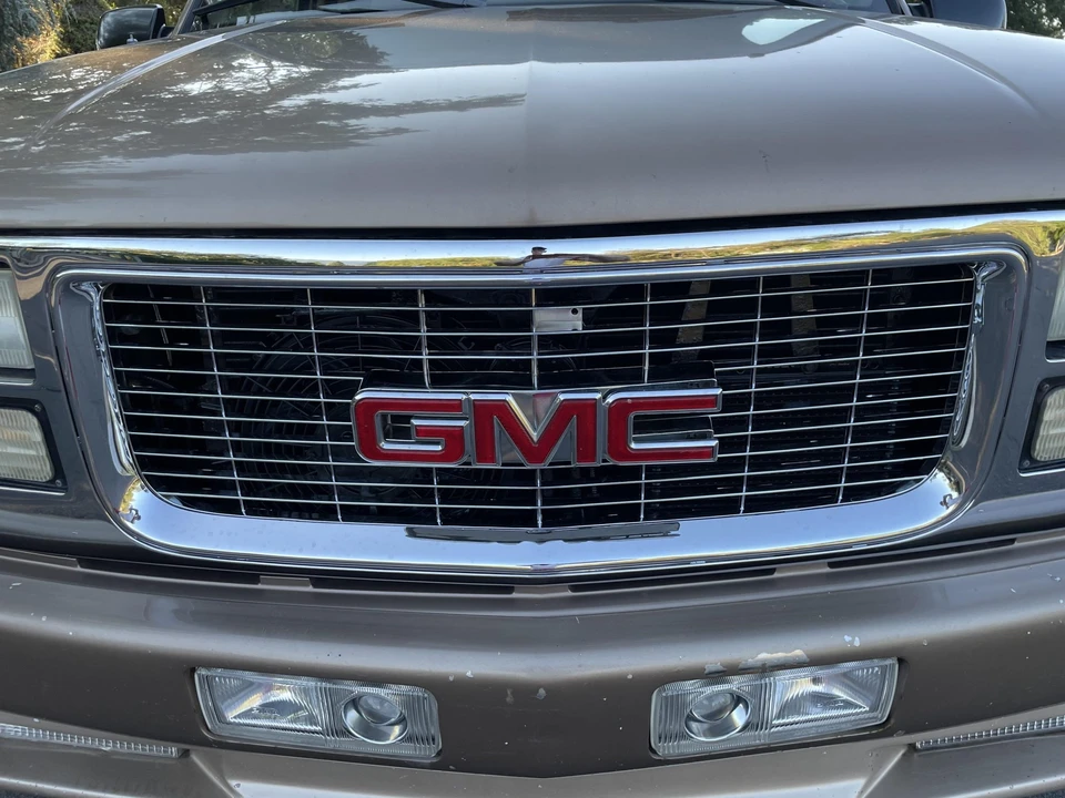 1995 GMC Suburban 8th Gen - Image 23 of 31