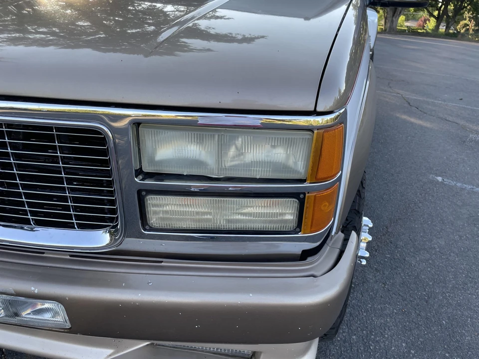1995 GMC Suburban 8th Gen - Image 25 of 31