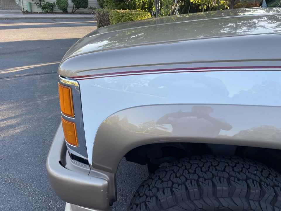 1995 GMC Suburban 8th Gen - Image 28 of 31