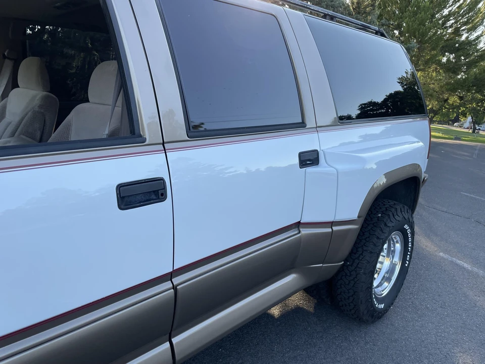 1995 GMC Suburban 8th Gen - Image 31 of 31
