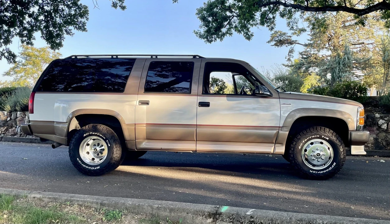 1995 GMC Suburban 8th Gen - Image 20 of 31