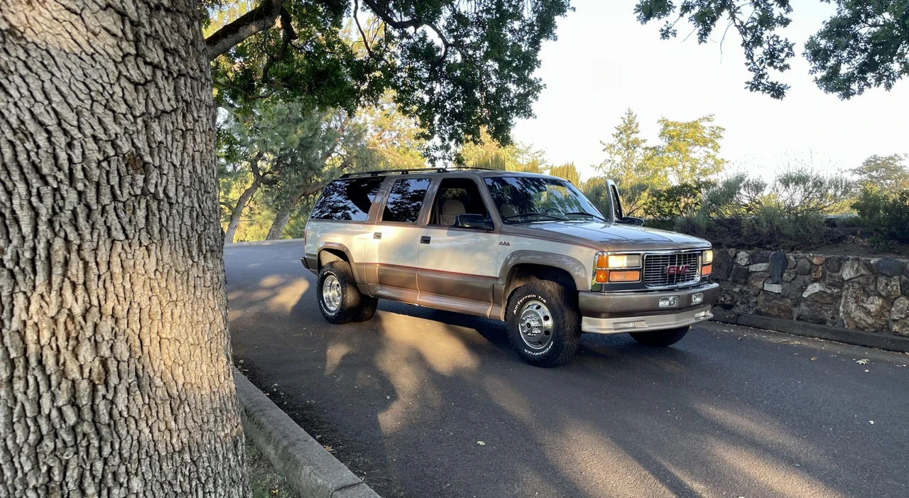 1995 GMC Suburban 8th Gen - Image 19 of 31