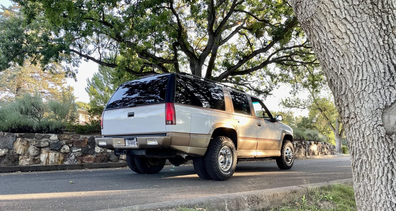 1995 GMC Suburban 8th Gen - Image 21 of 31