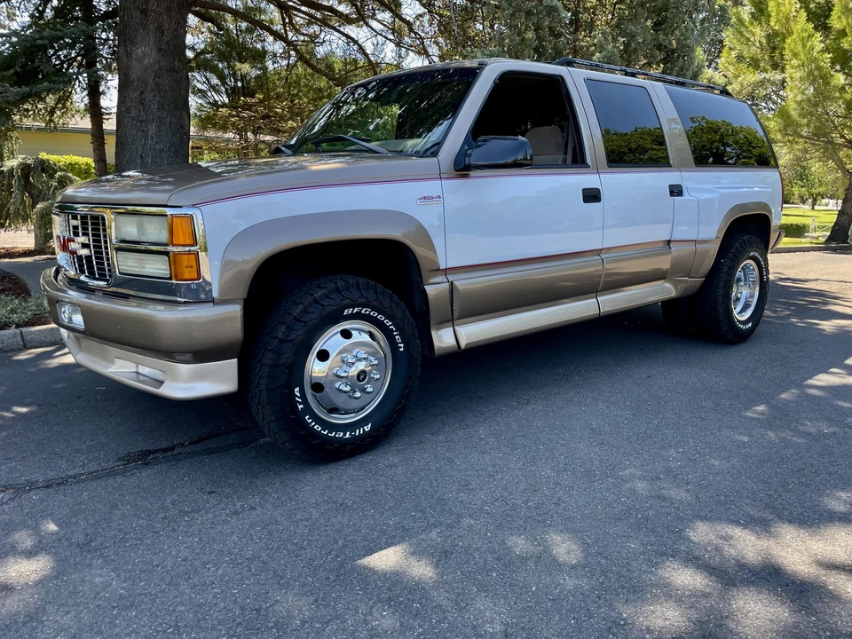 1995 GMC Suburban 8th Gen - Image 6 of 31