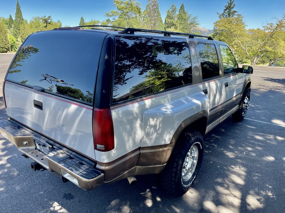 1995 GMC Suburban 8th Gen - Image 15 of 31