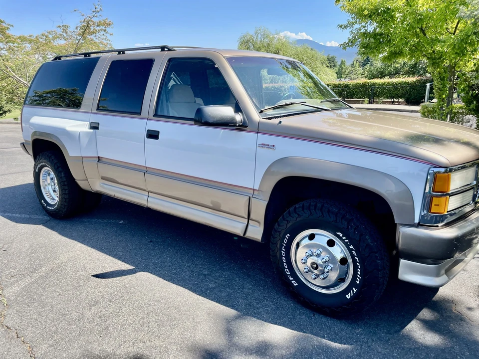 1995 GMC Suburban 8th Gen - Image 18 of 31