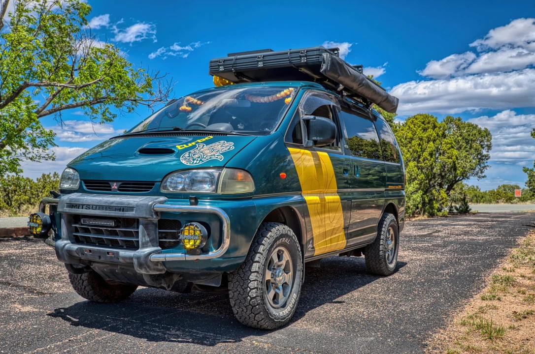 1995 Mitsubishi Delica 4th Gen - Image 2 of 31