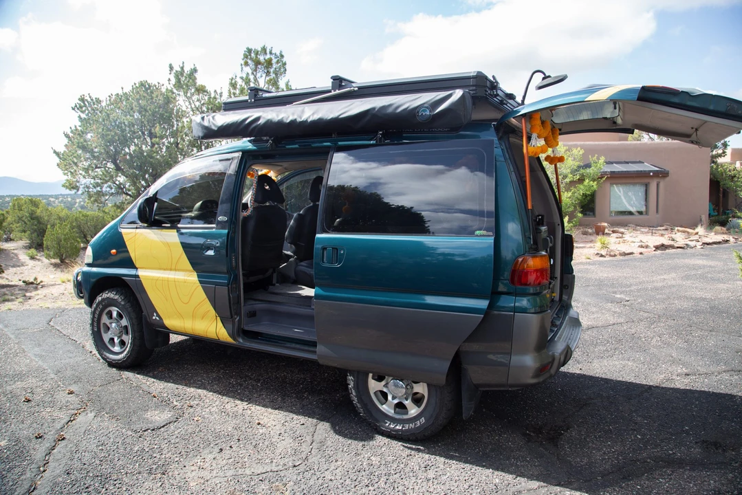 1995 Mitsubishi Delica 4th Gen - Image 16 of 31