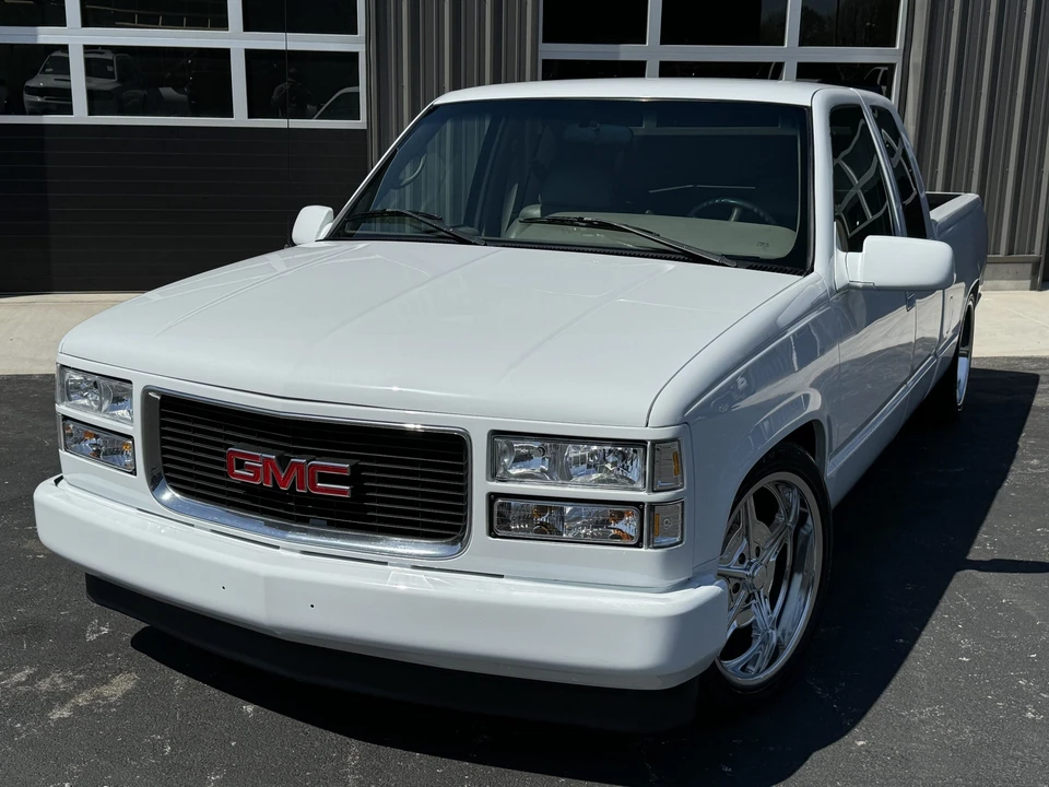 1996 GMC Sierra 1st Gen - Image 2 of 31