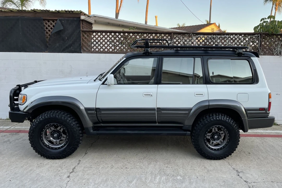 1996 Lexus LX 1st Gen - Image 19 of 31