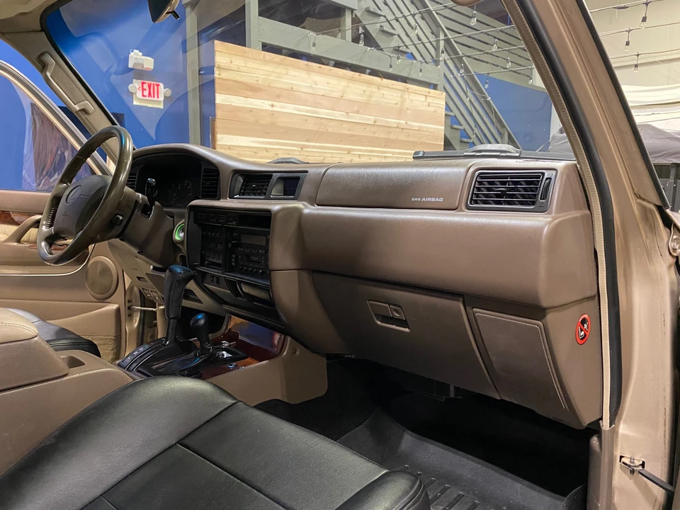 1996 Lexus LX 1st Gen - Image 27 of 31