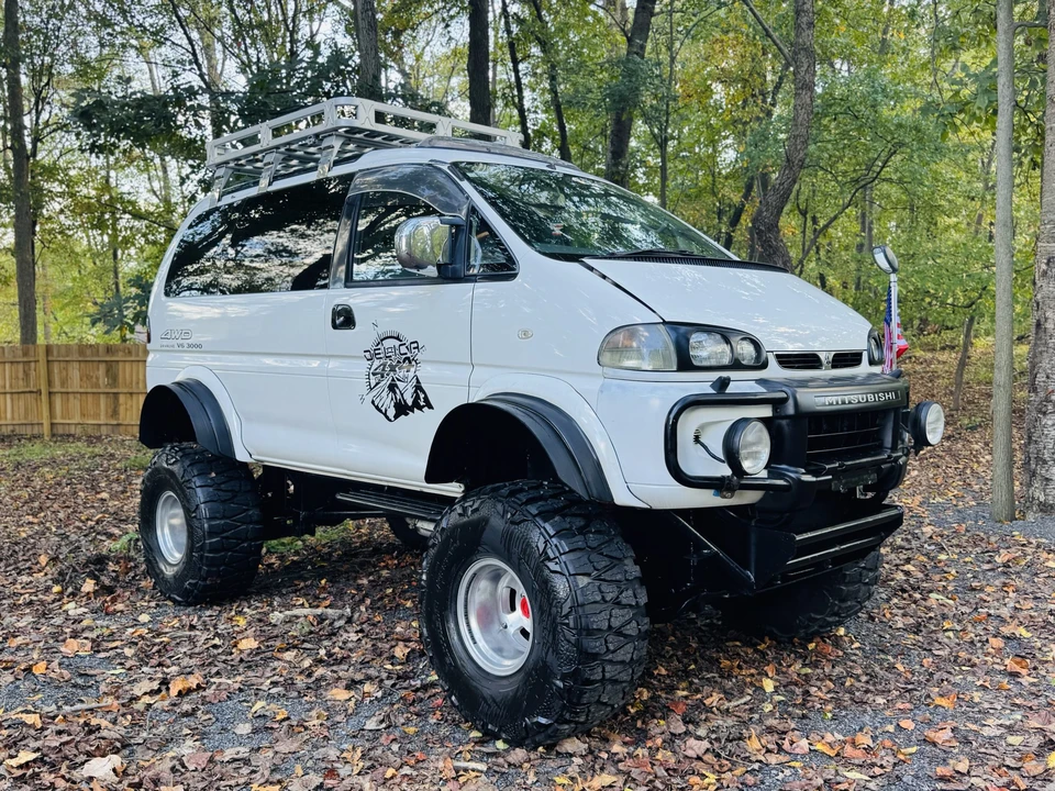 1996 Mitsubishi Delica 4th Gen - Image 4 of 31
