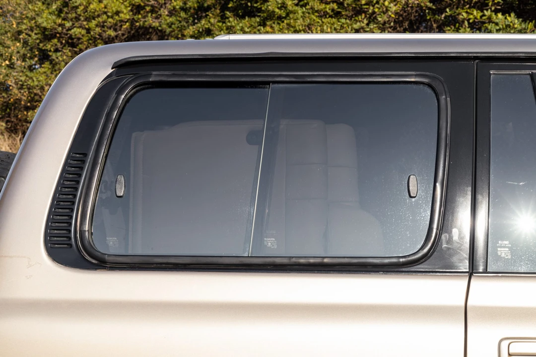 1997 Lexus LX 1st Gen - Image 19 of 31
