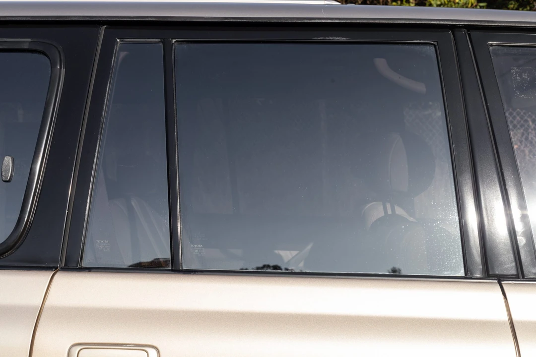 1997 Lexus LX 1st Gen - Image 22 of 31