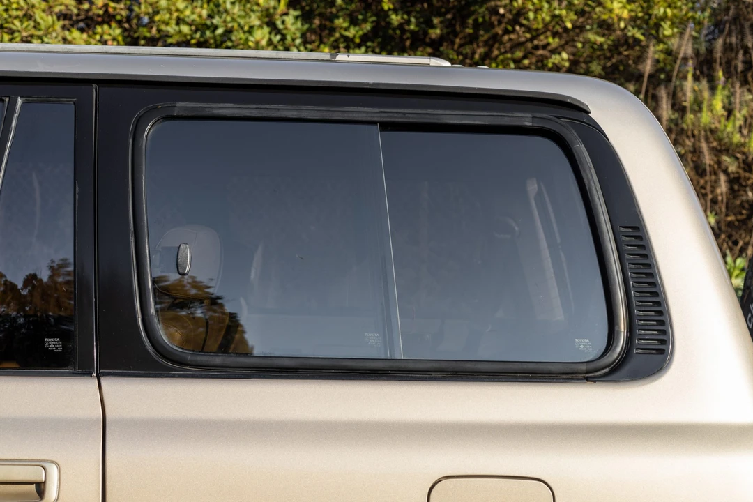 1997 Lexus LX 1st Gen - Image 23 of 31