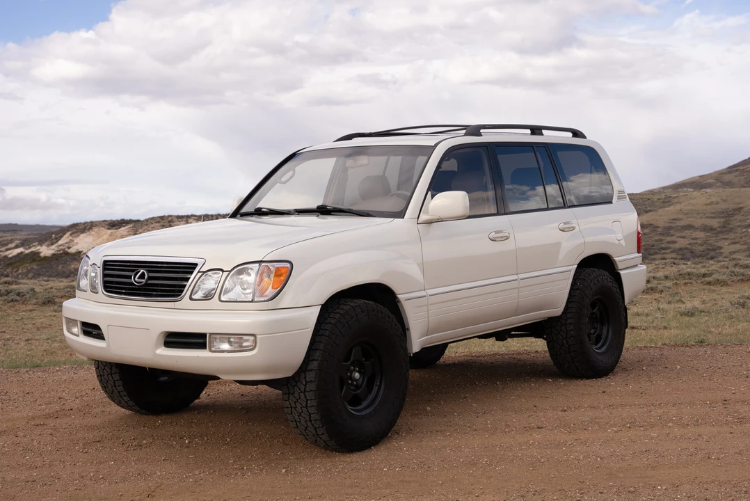 1998 Lexus LX 2nd Gen - Image 25 of 31