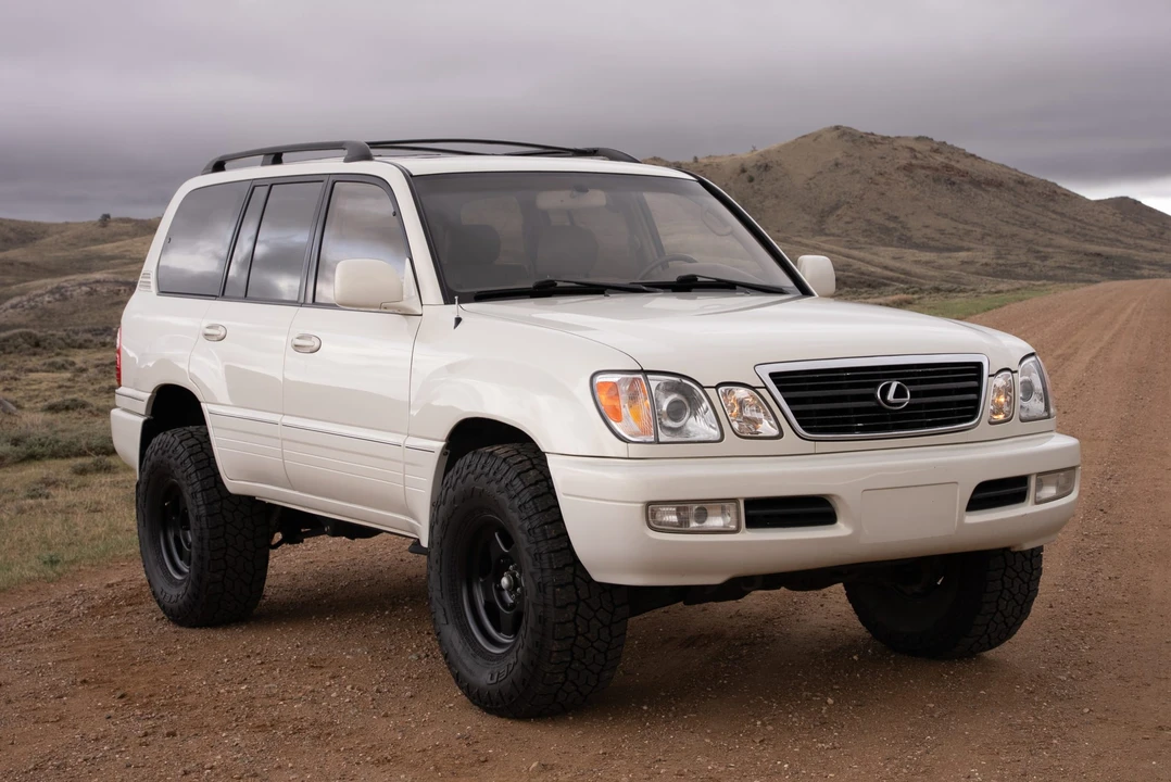1998 Lexus LX 2nd Gen - Image 3 of 31