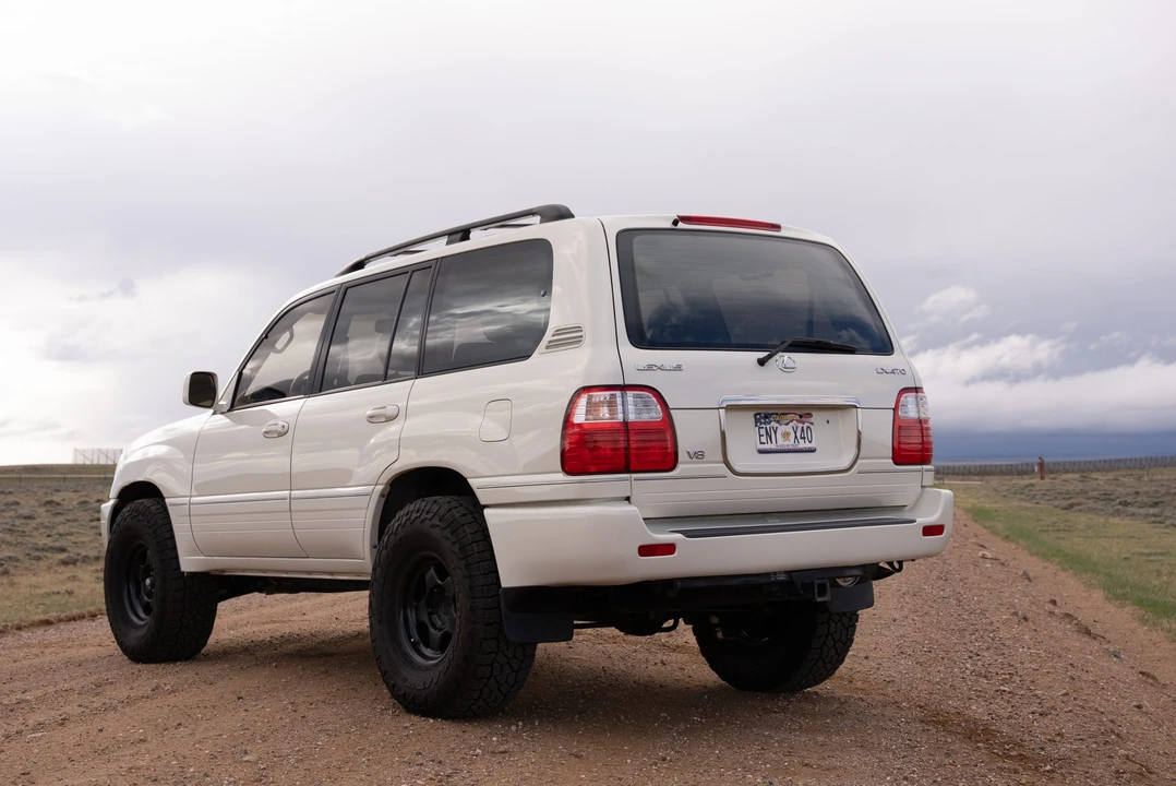 1998 Lexus LX 2nd Gen - Image 18 of 31