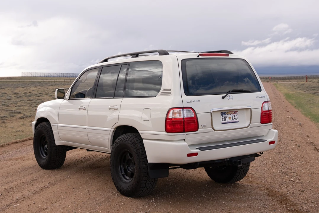 1998 Lexus LX 2nd Gen - Image 19 of 31