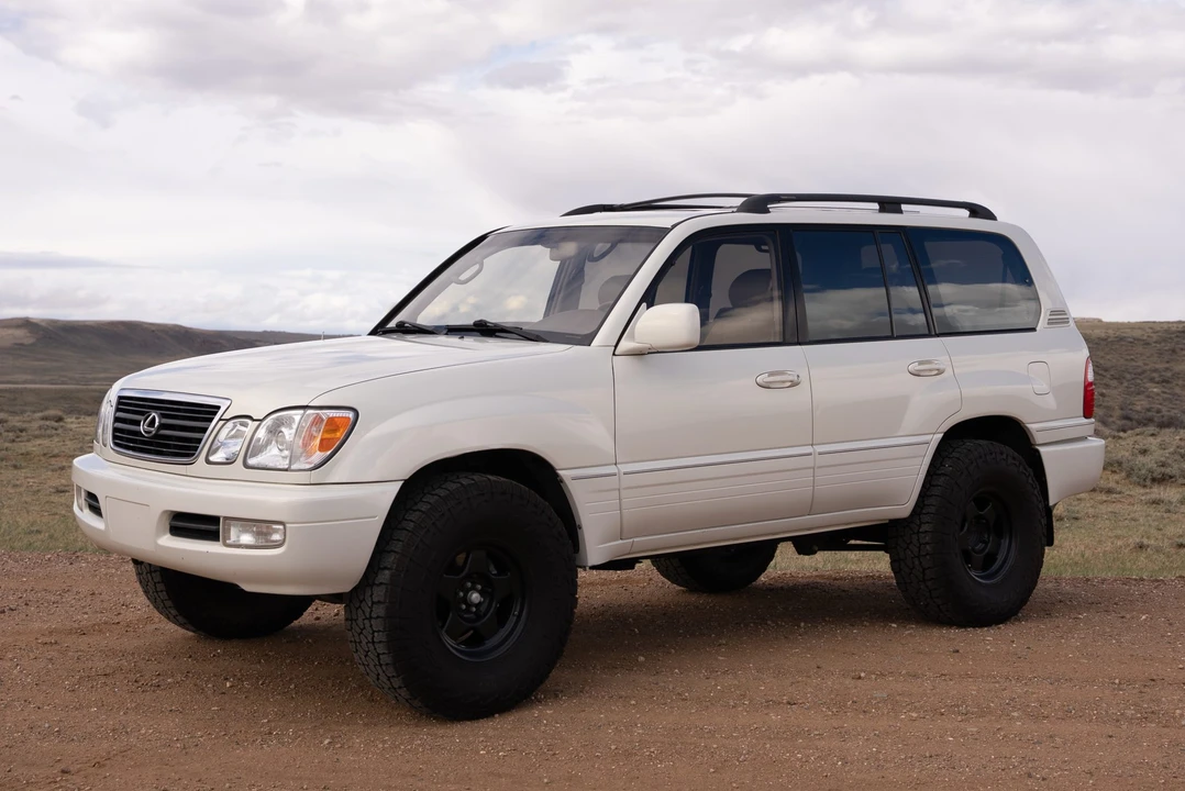 1998 Lexus LX 2nd Gen - Image 23 of 31