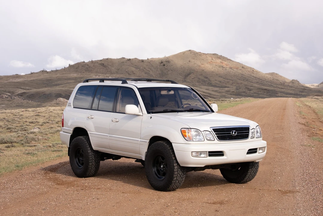 1998 Lexus LX 2nd Gen - Image 5 of 31
