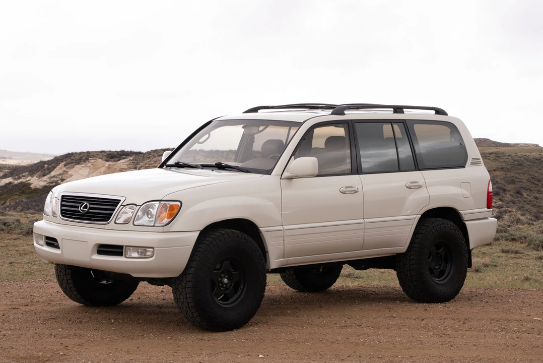 1998 Lexus LX 2nd Gen - Image 24 of 31