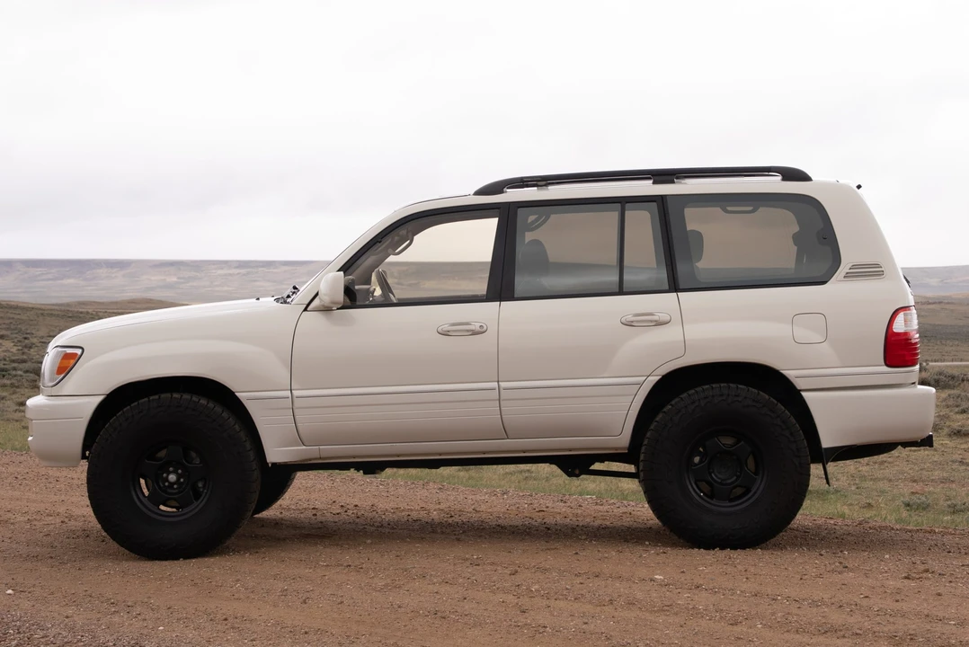1998 Lexus LX 2nd Gen - Image 21 of 31