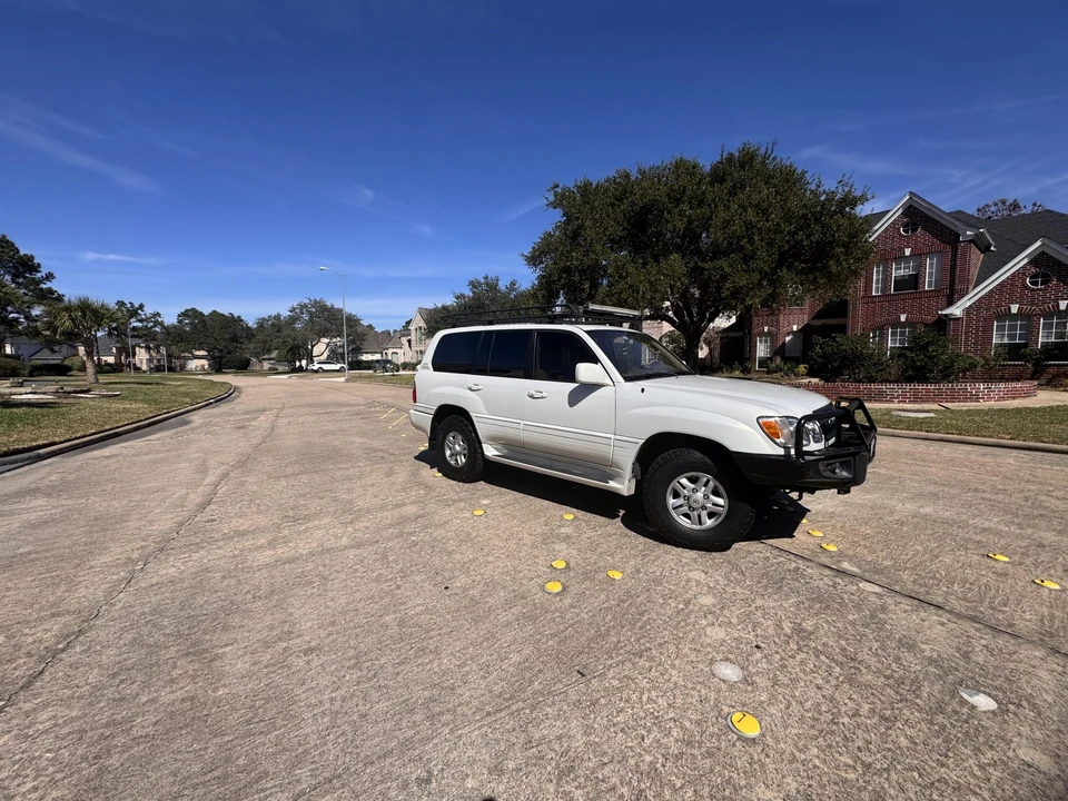 1998 Lexus LX 2nd Gen - Image 15 of 31