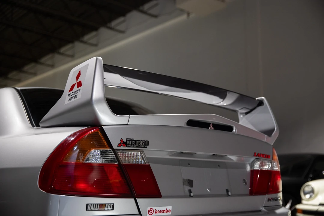 1998 Mitsubishi Lancer Evolution V 6th Gen - Image 29 of 31