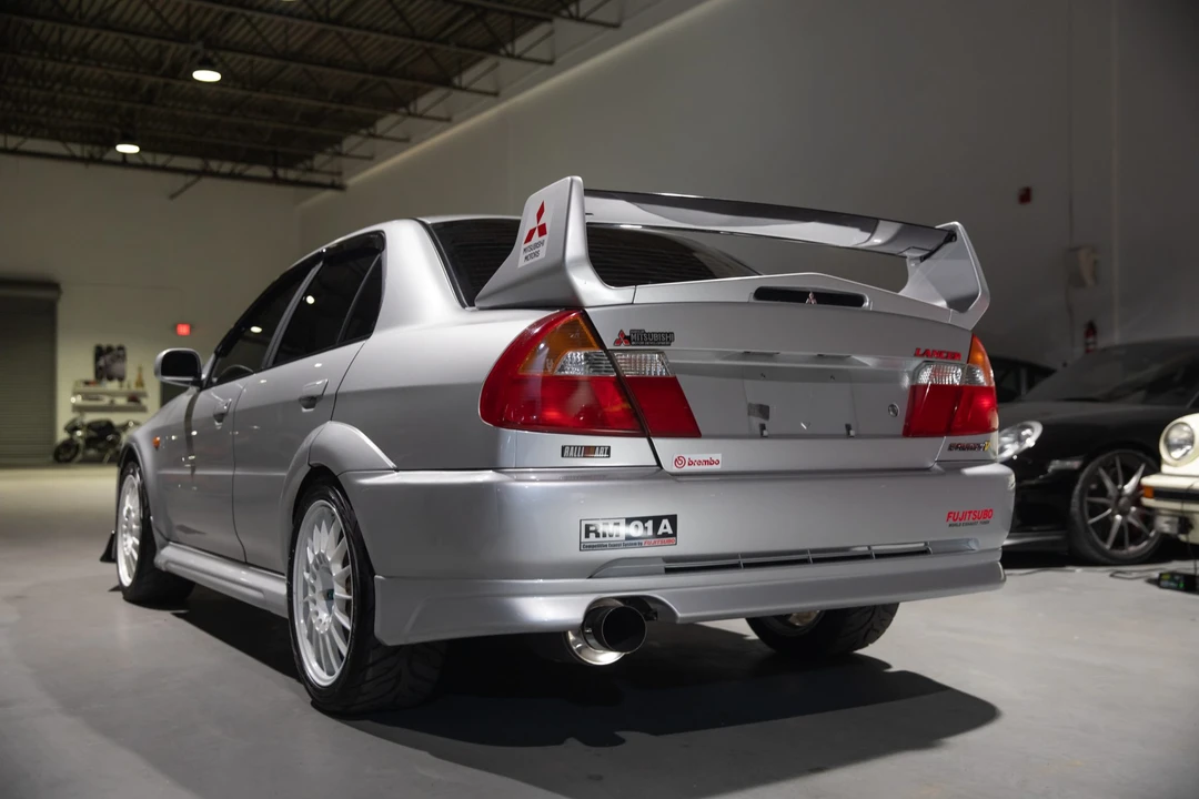 1998 Mitsubishi Lancer Evolution V 6th Gen - Image 11 of 31