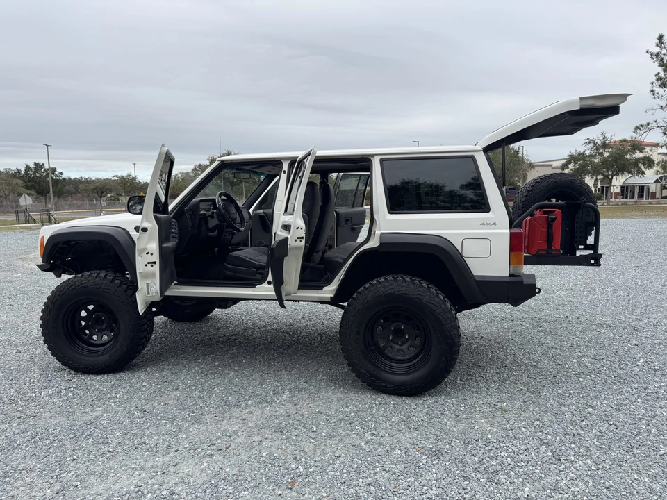 1999 Jeep XJ Cherokee - Image 19 of 31
