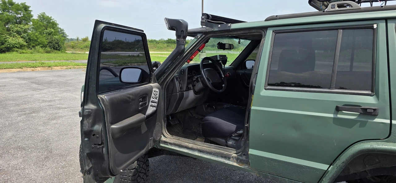 1999 Jeep XJ Cherokee - Image 25 of 31